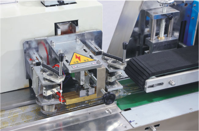 KD-260下走紙自動枕式包裝機機械細節(jié)